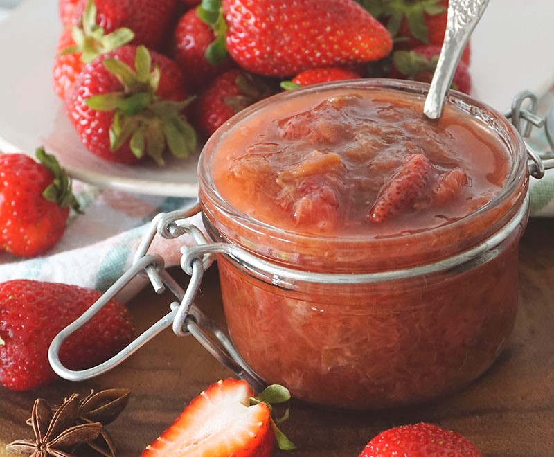 Compote de fraises et rhubarbe